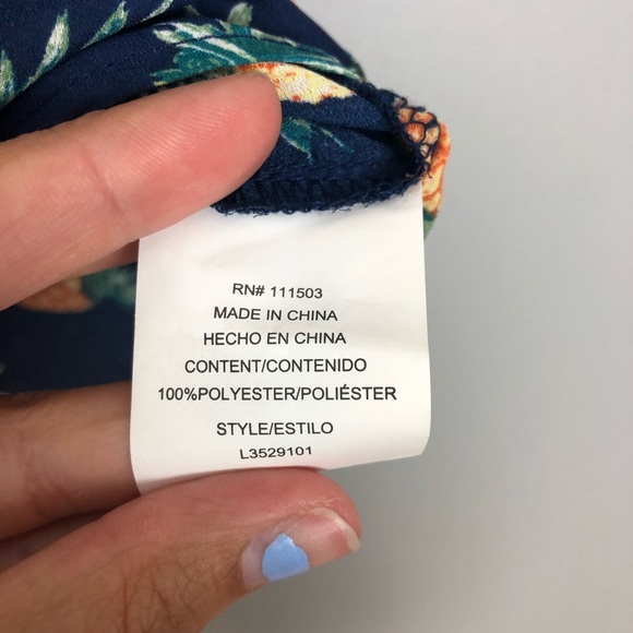 Women’s Pineapple Buttondown with navy background - Picture 7 of 8